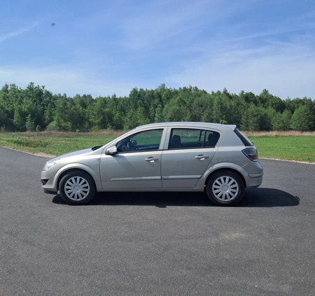 Opel Astra cena 10900 przebieg: 252400, rok produkcji 2009 z Wołomin małe 137